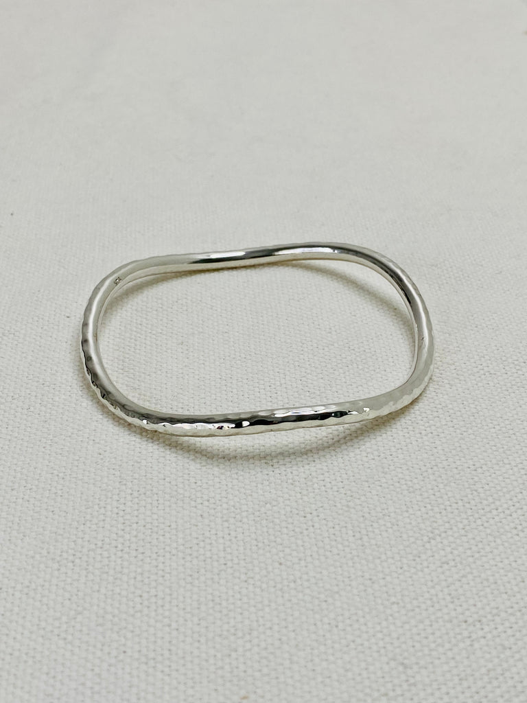 Wave single hammered bangle