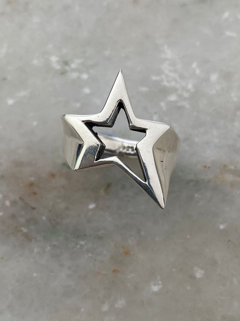 Stella ring